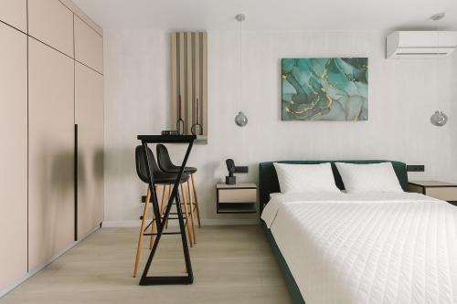 Darnyckyj Apartment | Квартира з панорамними вікнами на озеро