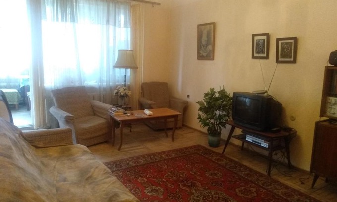 Nor-Nork House | Комната в ретро стиле в трехкомнатной квартире с отдельным входом