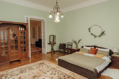 Chernovtsy Apartment | Простора 2-кімн квартира в центрі Чернівців на Турецькій 18 завжди зі світлом
