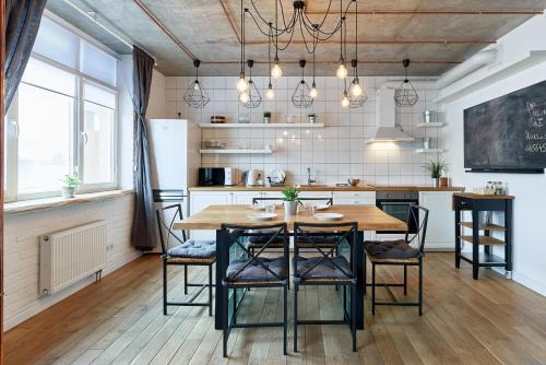 Solomjanskyj Apartment | Стильна та простора квартира