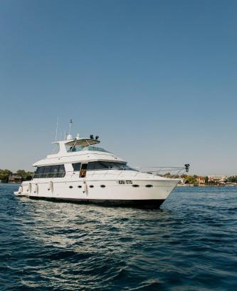 Kapchagay Boat Rental | Яхта Carver 57