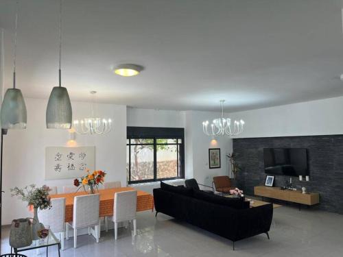 Lavi Villa | וילה מפנקת ומאובזרת במיקום מעולה