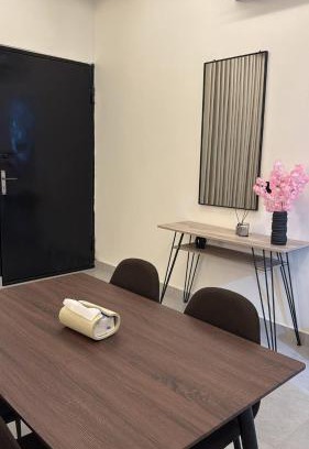 Abha Apartment | شقة أنيقة بصالة وغرفة نوم مع جلسة خارجية