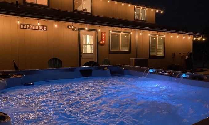 Mariposa House | ▼・ᴥ・▼ Cute Pet friendly Barn near Yosemite with a Spa