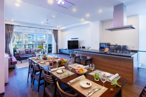 Nakadomari House | 恩納村 5部屋 4シャワー 3トイレ 和室 BBQ 居酒屋 コンビニ近く Nakadomari Hills