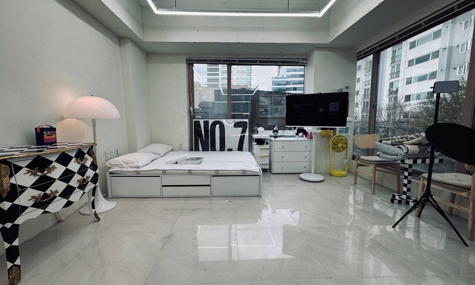 Seongsu Apartment | 사Atelier Seongsu Riverside Loft Cherry Blossom Road Han River airport bus