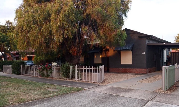 Pennington House | 00 ADDISON 3BR Cottage Home.
