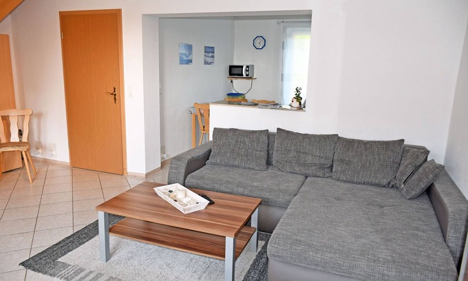 Sehlen Apartment | 01 Holiday apartment Sehlen with terrace (6 beds) - Ferienappartements auf