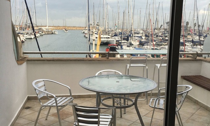 Herzliya Pituach Apartment | 0cean front Herzelia condo next to beach and resturants