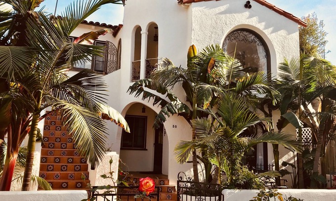 Belmont Shore House | 1/2 Block to the Beach w/Bikes & Paddleboards: Casa de las Palmas
