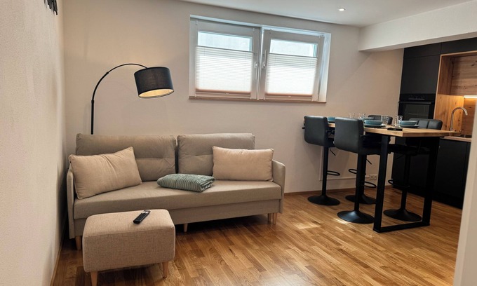 Flintsbach A. Inn Apartment | 1,5-room, top equipped, 4 pers., basement, parking lot, self check-in