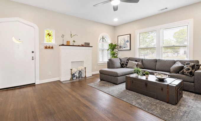 Hillsboro House | #1 Art Filled 2 Bed Tudor Brick Home - Downtown Hillsboro