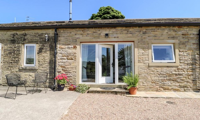 Rastrick House | 1 Barn Cottages
