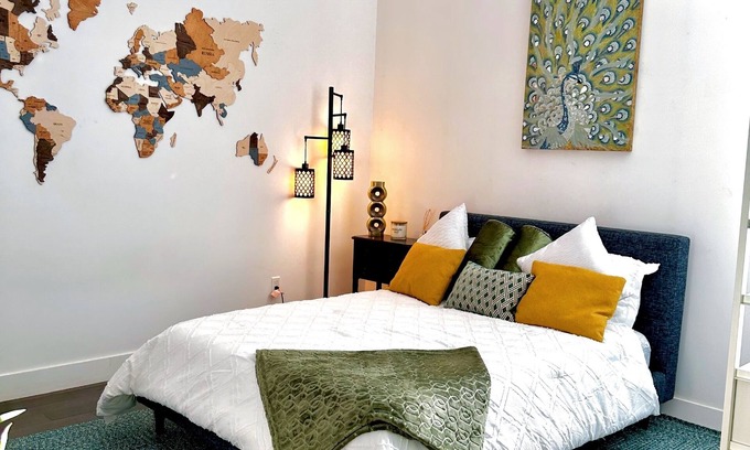 Downtown Long Beach Condo | 1- Bdr Penthouse | Patio | Close to the beach★ ★