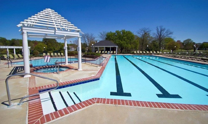 Berkeley Condo | 1 BDRM CONDO ~HISTORIC POWHATAN RESORT~ INDOOR & OUTDOOR POOLS & HOT TUBS!
