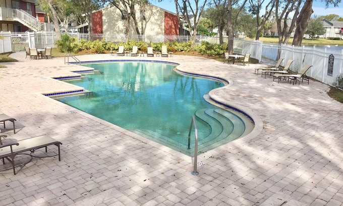 Brandon Condo | 1 Bed 1 Bath Condo, quiet and well kept. Close to everything in Brandon!