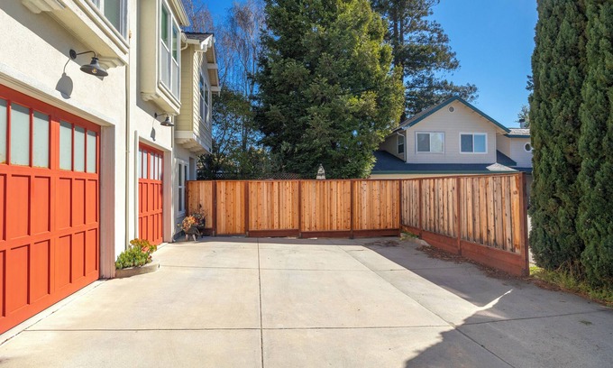 Eastside Santa Cruz House | 1 Bed/1 Bath plus Office - Beachy, Clean and Comfortable