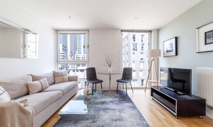 Isle of Dogs Apartment | 1 Bed Apartment in Canary Wharf