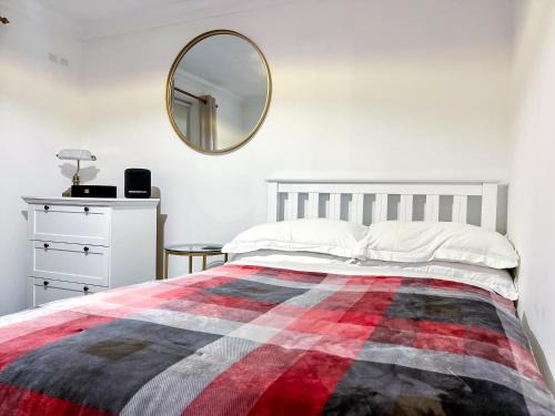 Rochester Apartment | 1-Bed Apt Sleeps 2 20 min walk to Centre