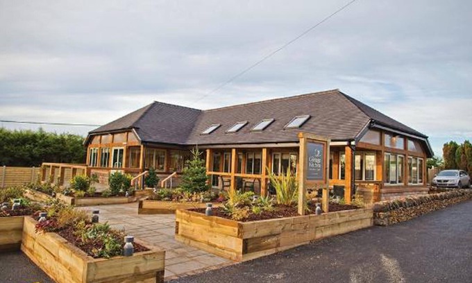 Foxt House | 1 Bed Barn Alton Towers Chatsworth Polars Peaks