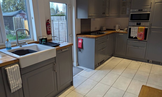Worcester House | 1-bed Home for 2, Parking, Garden & Great Location