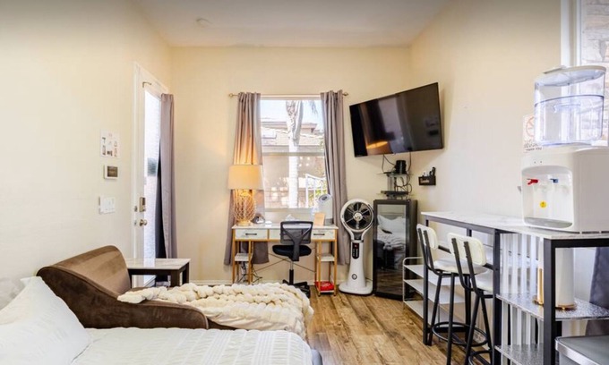 Winchester House | 1 Bed Room Casita-Suite with Private Entrance