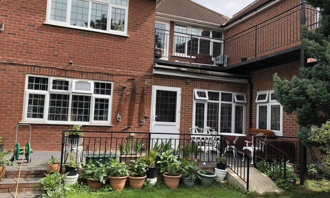 High Wycombe House | 1-Bed unit 10 minute drive from Hellfire Caves