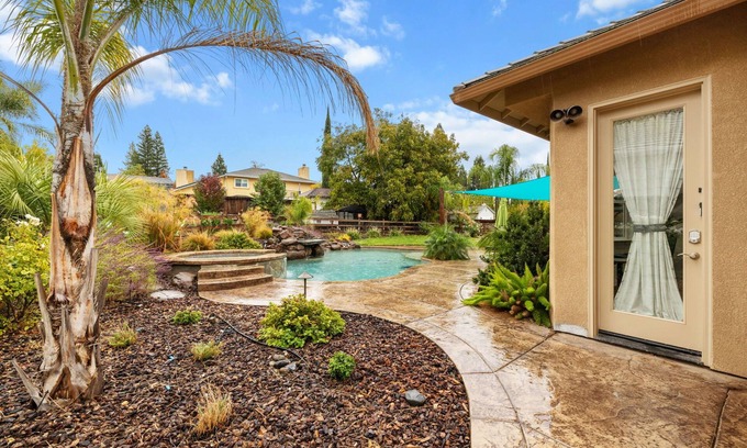 Orangevale Apartment | 1 Bedroom, 1 Bathroom, Hot Tub, Pool, Fire Pit