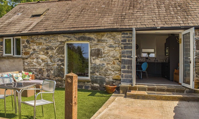 Gwynedd- Snowdonia Cottage | 1 bedroom accommodation in Capel Garmon, near Llanrwst
