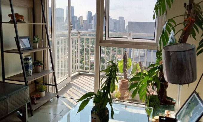 Ugong Apartment | 1 Bedroom Access Penthouse Condo Unit