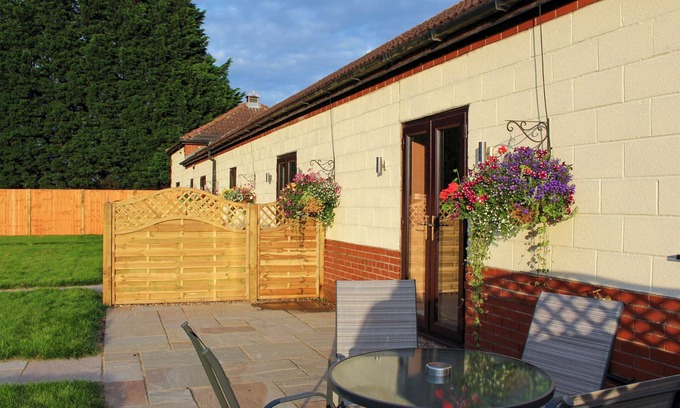 Kirk Sandall Cottage | 1 bedroom accommodation in Hatfield Woodhouse, Nr. Doncaster