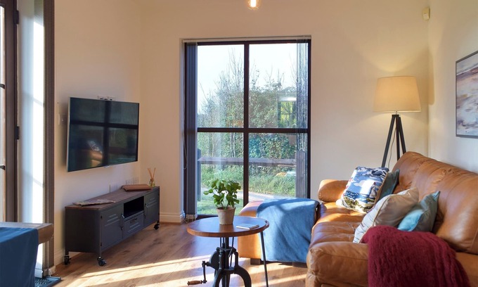 Burry Port Cottage | 1 bedroom accommodation in Burry Port, near Llanelli