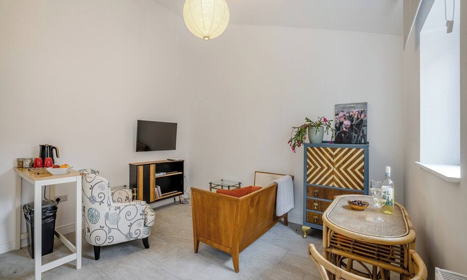 Ellesmere Cottage | 1 bedroom accommodation in Ellesmere