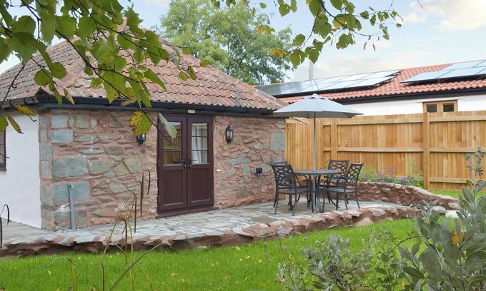 Fiddington Cottage | 1 bedroom accommodation in Over Stowey, near Taunton