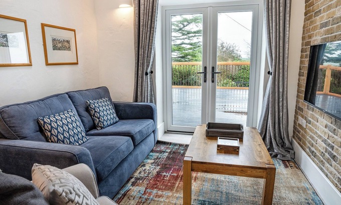 Whitland Cottage | 1 bedroom accommodation in Llanboidy