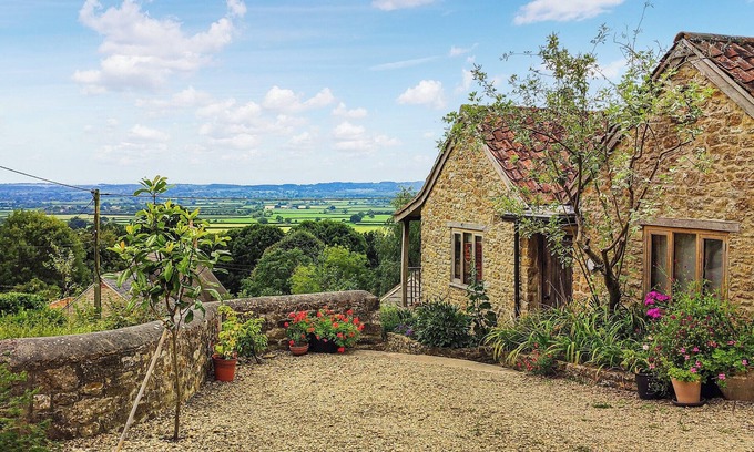 Wincanton Cottage | 1 bedroom accommodation in Cucklington, near Wincanton