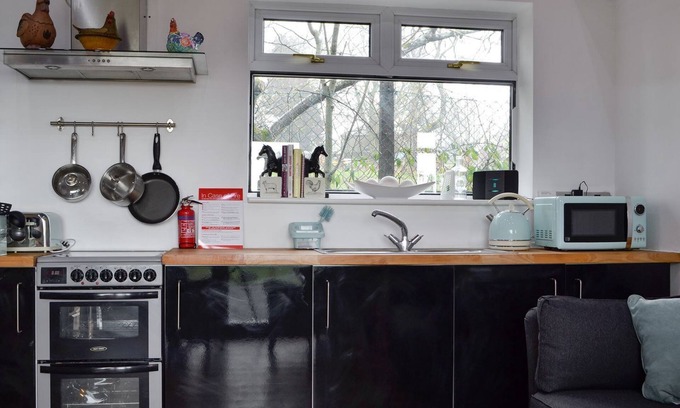 Aberdare Cottage | 1 bedroom accommodation in Llwydcoed, near Aberdare