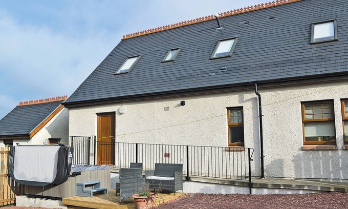 Bathgate Cottage | 1 bedroom accommodation in Blackridge, near Edinburgh