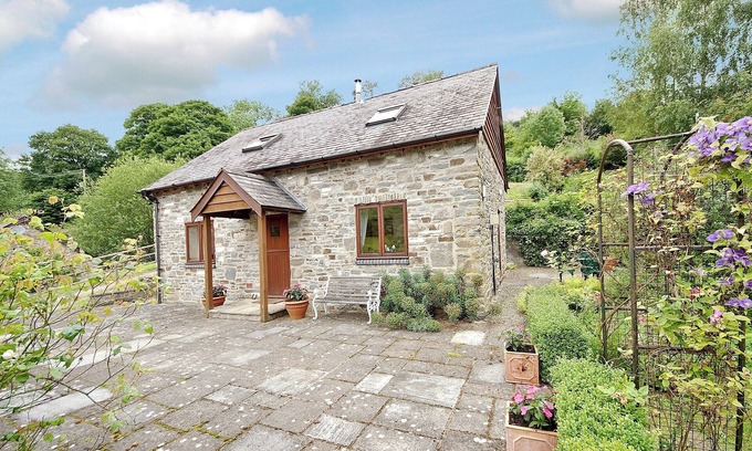 Knighton Cottage | 1 bedroom accommodation in Lurkenhope, near Knighton