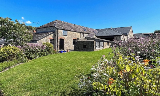 Stackpole Cottage | 1 bedroom accommodation in Bosherston, near Pembroke
