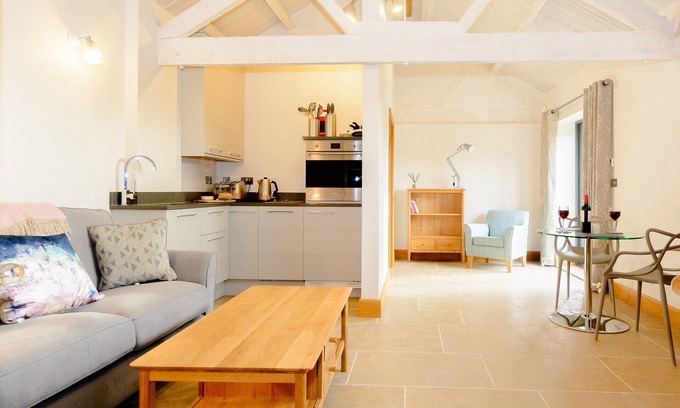 Broad Town Cottage | 1 bedroom accommodation in Thornhill, near Royal Wootton Bassett