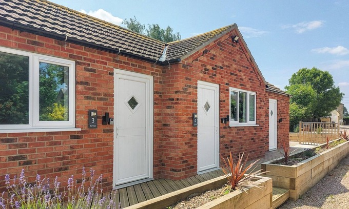 Lincoln Cottage | 1 bedroom accommodation in Walcott