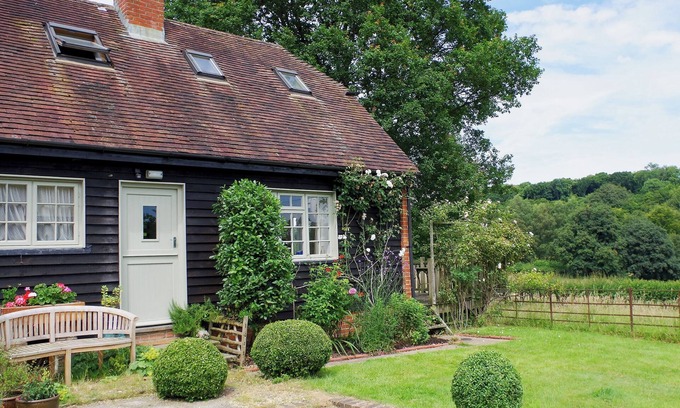 Bilting Cottage | 1 bedroom accommodation in Elmsted, near Canterbury