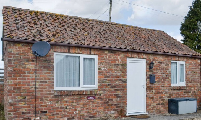 Boston Cottage | 1 bedroom accommodation in Midville, near Boston