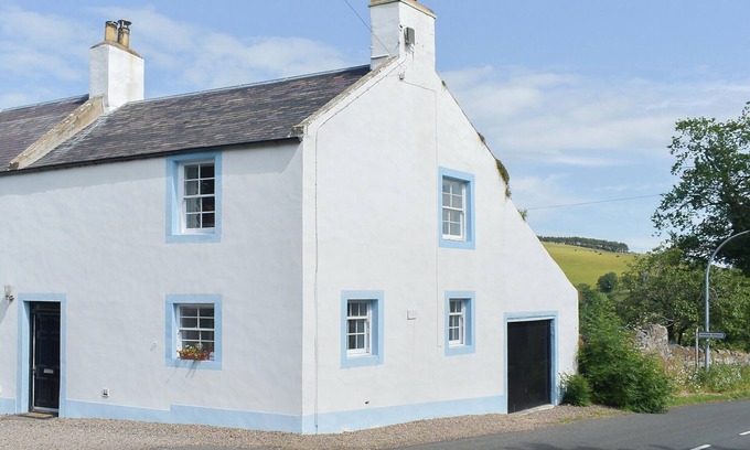 Kelso Cottage | 1 bedroom accommodation in Yetholm, near Kelso