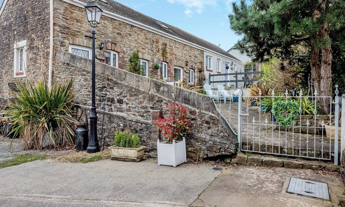 Gowerton Cottage | 1 bedroom accommodation in Gowerton, Gower