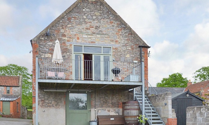 Wells Cottage | 1 bedroom accommodation in Burcott, Wells