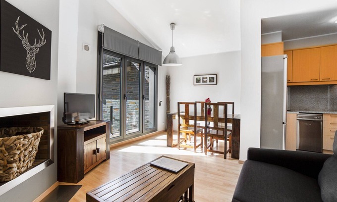 El Tarter Apartment | 1 Bedroom Apar. views. next to ski slopes. El Tarter.FLOC 33