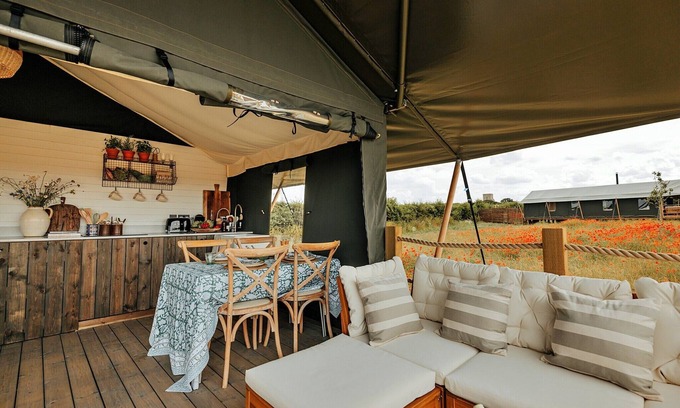 Little Walsingham Ski Chalet | 1 bedroom apartment in Walsingham, No deposit