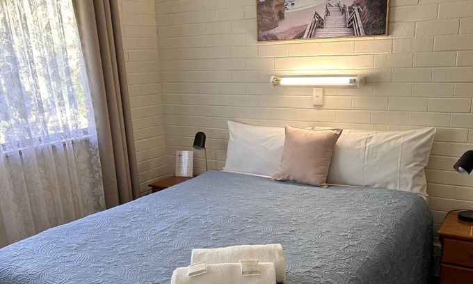 Emu Point Ski Chalet | 1 Bedroom Chalet Emu Beach